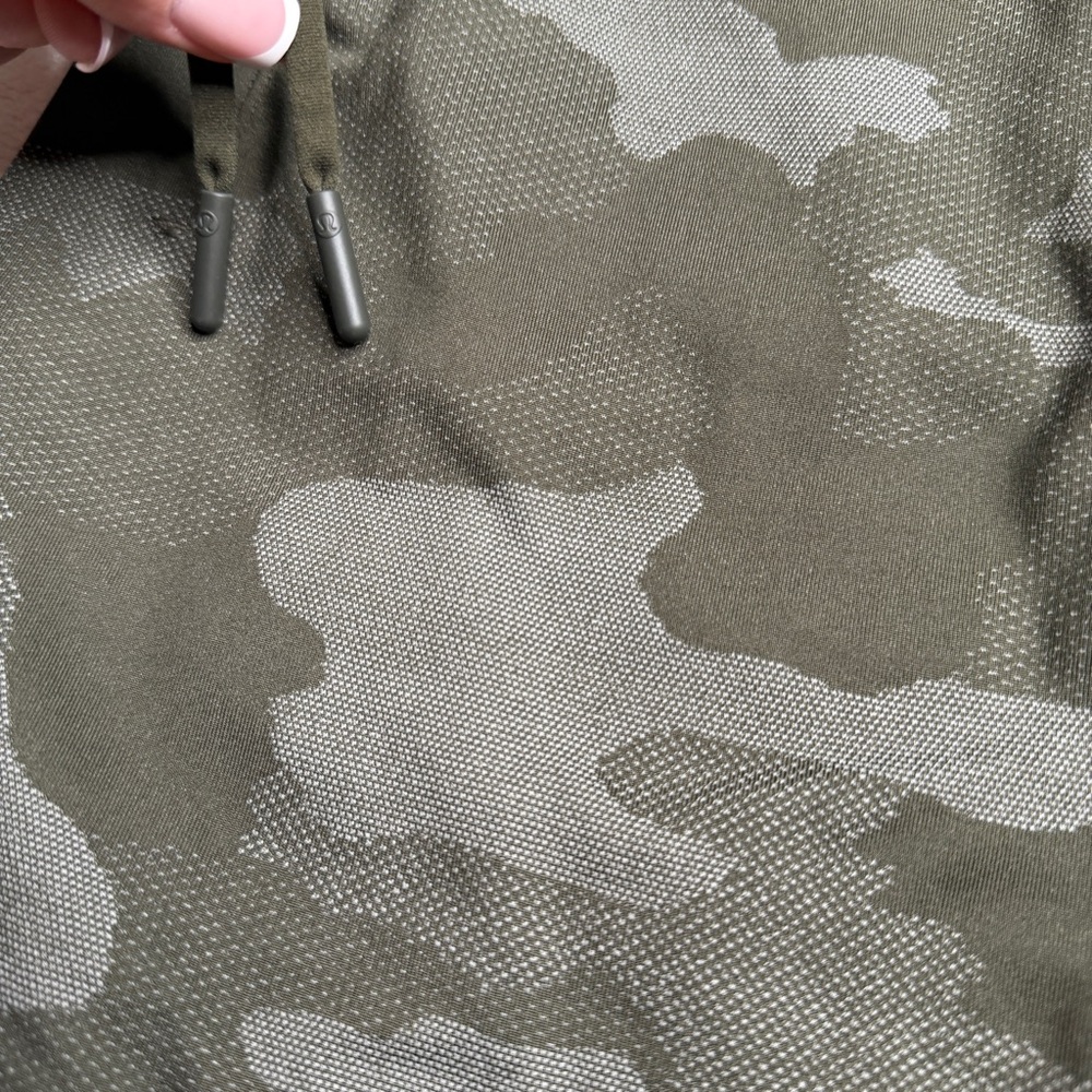 Lululemon T.H.E. Short 7" Mesh *Linerless •Variegated Mesh Camo Max Dark Olive - Picture 10 of 15
